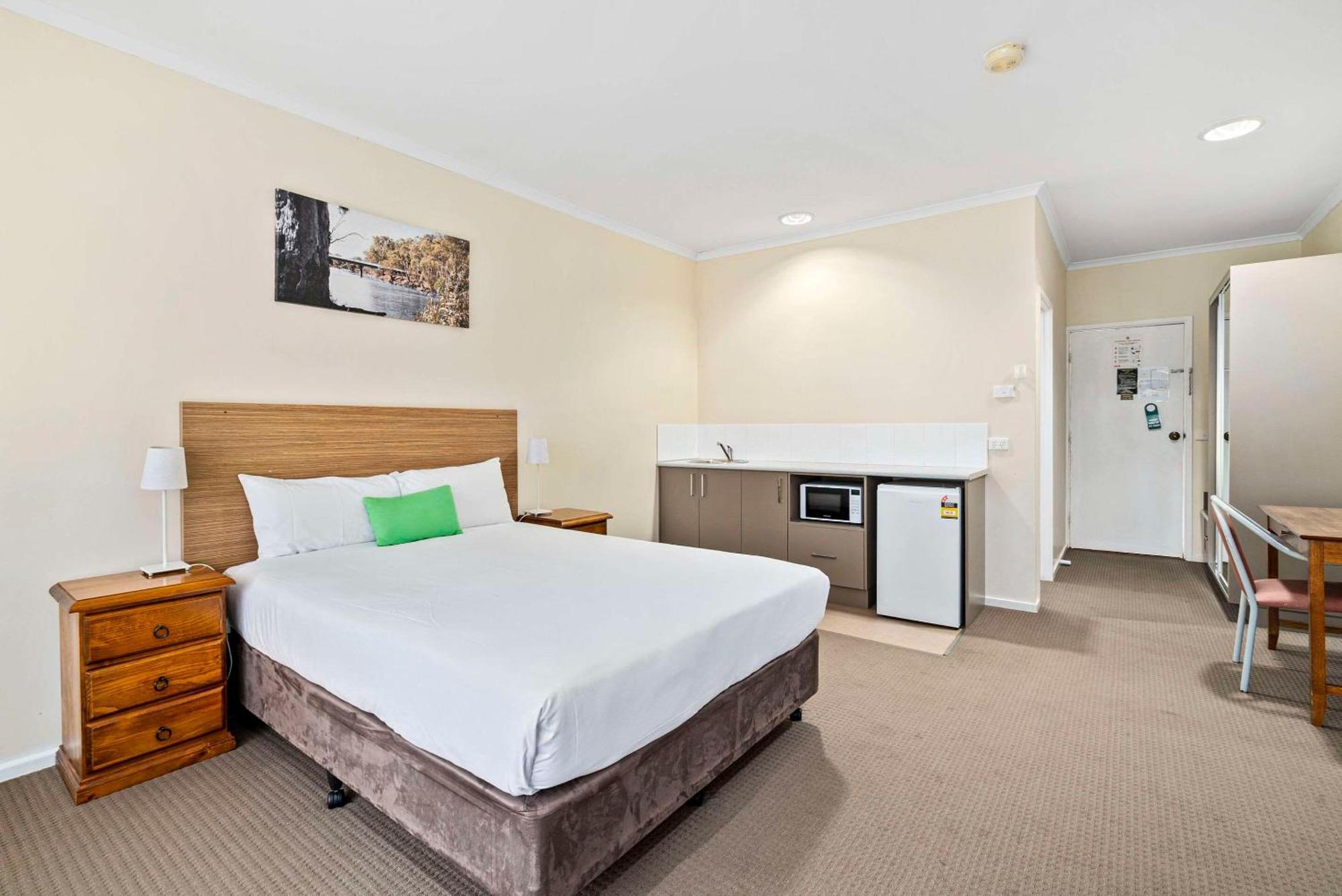 Comfort Inn Bishops Lodge Hay Eksteriør bilde